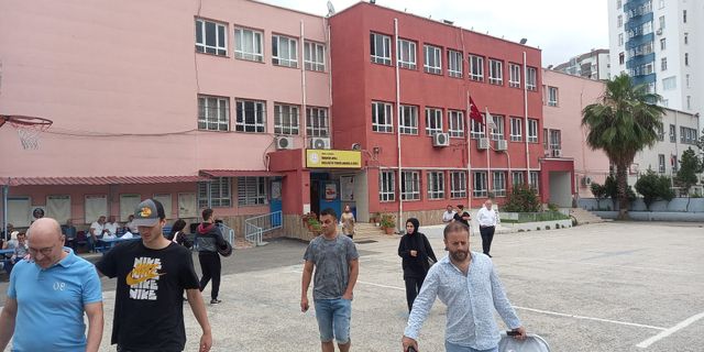 Adana'da 2. Tur Cumhurbaşkanlığı Seçiminde Oy Kullanımında Sorunlar Yaşandı