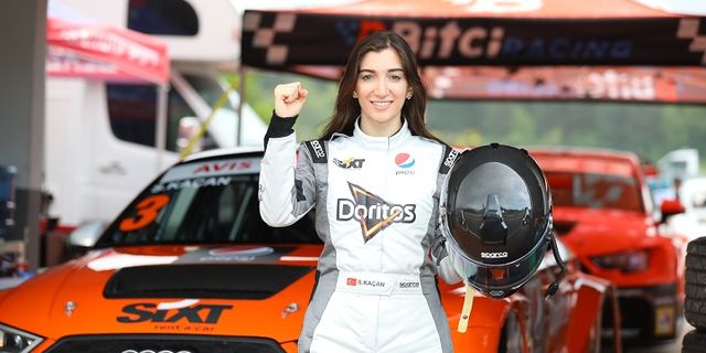 Seda Kaçan Türkiye Pist Şampiyonasında Genel Klasman Birinciliği Kazanan İlk Kadın Pilot oldu!