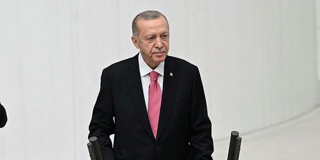 Cumhurbaşkanı Erdoğan, TBMM'de yemin ederek görevine resmen başladı.