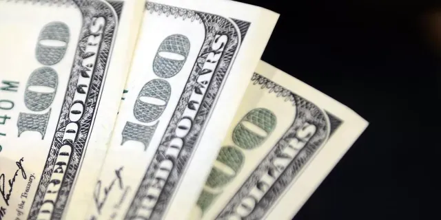 Dolar 27,1320  Euro ise 28,9080 liradan güne başladı.
