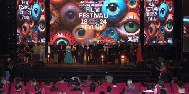 Altın Koza Film Festivalinde Barış, Sevgi ve Ödüller Vardı Ama "Kanun Hükmünde" Belgeselle Dayanışma da Vardı