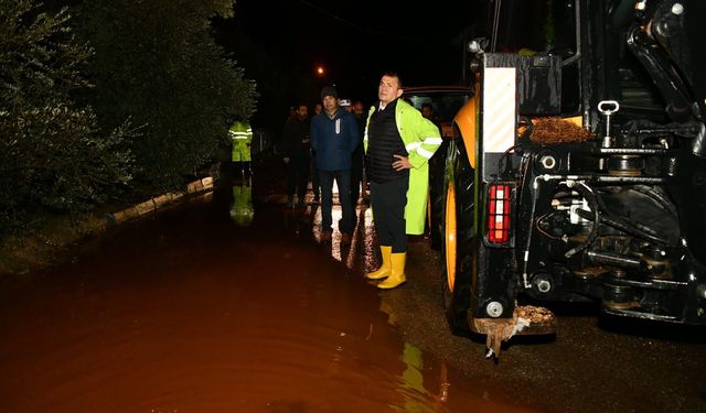 Başkan Abdullah Özyiğit, gece boyunca çalışmaları yerinde inceledi