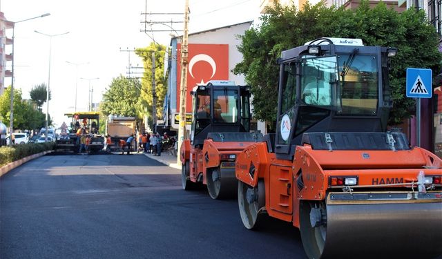 BÜYÜKŞEHİR TOROSLAR İLÇESİNİN HER CADDESİNİ YENİLİYOR