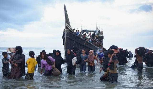 Rohingyalılar Cox's Bazar ve çevresindeki kamplarda artan vahşetten kaçtı
