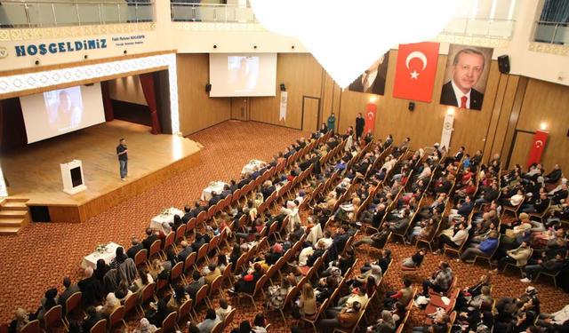 Yüreğir’de Ahmet Şerif İzgören Konferansına Yoğun İlgi