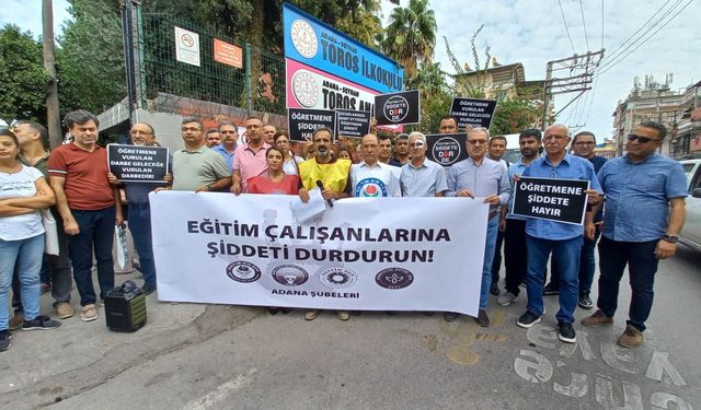 Adana'da Toros İlkokulu Önünde Öğretmenlere Yönelik Saldırı Sendikalar Tarafından Protesto Edildi