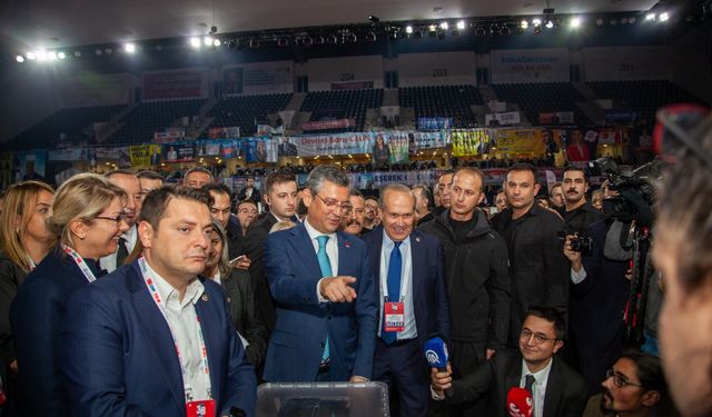 CHP'li 1366 delege​​​​​​​ 60 kişiden oluşan Parti Meclisini, Bilim Kültür Sanat Platformu ve 15 YDK üyelerini seçti