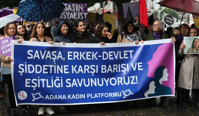 Adana Kadın Platformunun 25 Kasım Yürüyüşünü Yoğun Yağmur Bile Engelleyemedi