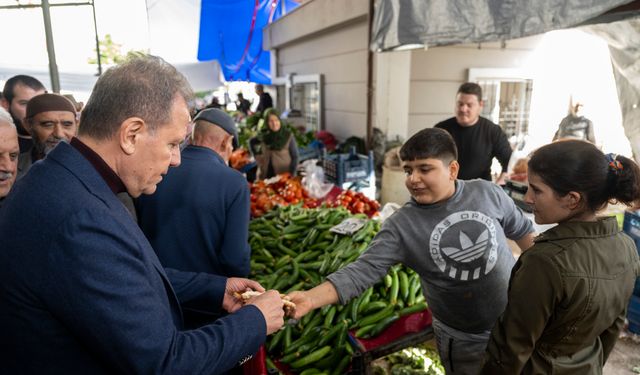 BAŞKAN SEÇER, AKKENT SEMT PAZARI’NDA HALKLA BULUŞTU