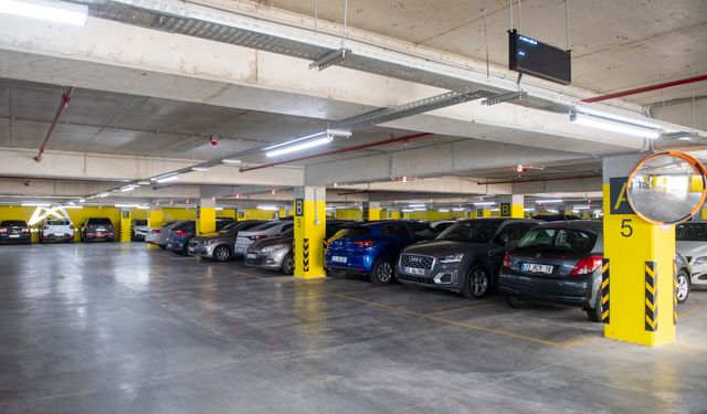 BÜYÜKŞEHİR’İN OTOPARKLARI İLE KENT MEYDANLARI RAHAT BİR NEFES ALDI