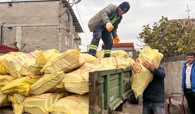 CEYHANLI KOMŞULARA YAKACAK YARDIMI