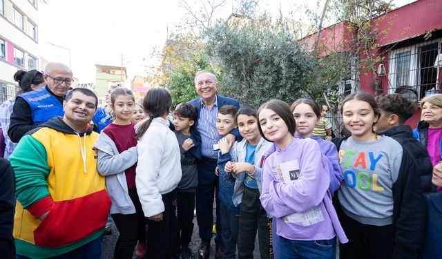 DENİZLİ MAHALLESİ BAŞKAN AKAY’I BAĞRINA BASTI