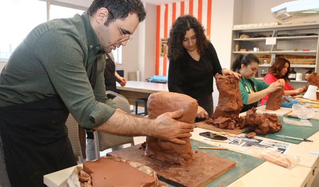 KÜÇÜKÇEKMECE BELEDİYESİ GÜZEL SANATLAR AKADEMİSİ’NDE 30 FARKLI BRANŞTA SANAT EĞİTİMLERİ BAŞLADI