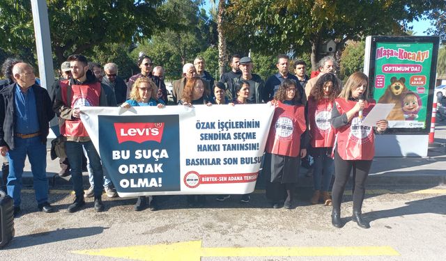 Adana’da Levi’s Mağazası Önünden Seslendiler: "Özak Tekstil İşçileri İçin Buradayız"
