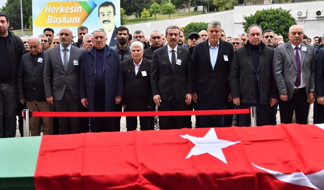 Çukurova Belediyesi Zabıta Müdürü Kenan Özdemir için belediye bahçesinde tören düzenlendi.