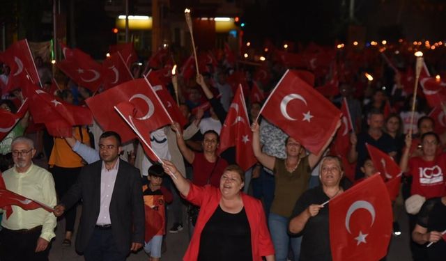 Hülya Erdem, 5 Ocak Adana’nın, 6 Ocak Ceyhan’ın kurtuluş yıldönümünü kutlamanın gururunu yaşadıklarını vurguladı