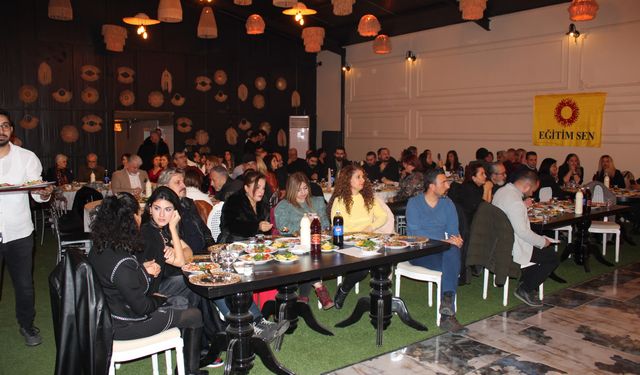Adana’da, Eğitim Sen’in 29. Mücadele Yılı Kutlamaları Şenlik Havasında Geçti