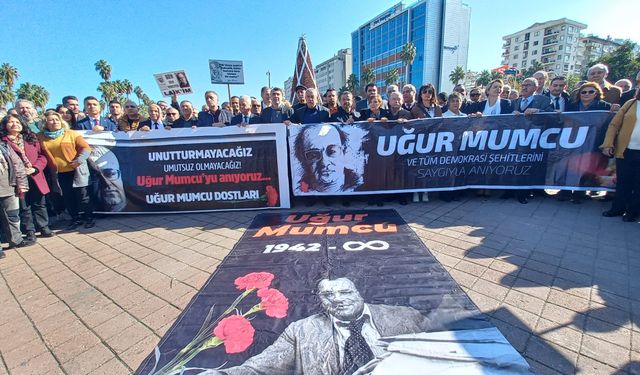 Adana’da Uğur Mumcu Dostları, 31. Adalet ve Demokrasi Haftası’nda Devrim Şehitlerini Andı.