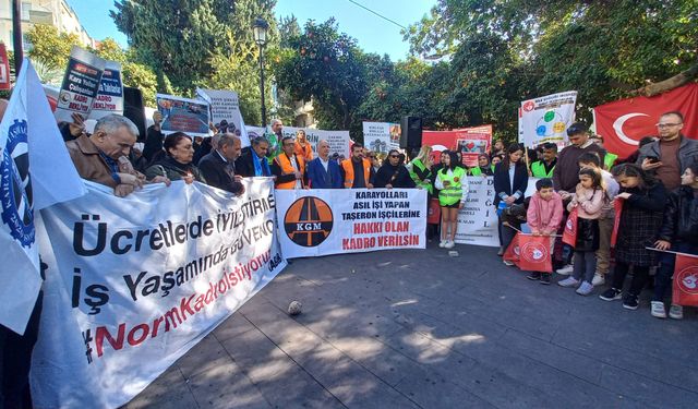 Adana'da Abidin Dino Parkında, "Taşeronlara ve Belediye Şirket İşçilerine Kadro" Talebiyle Eylem Yapıldı