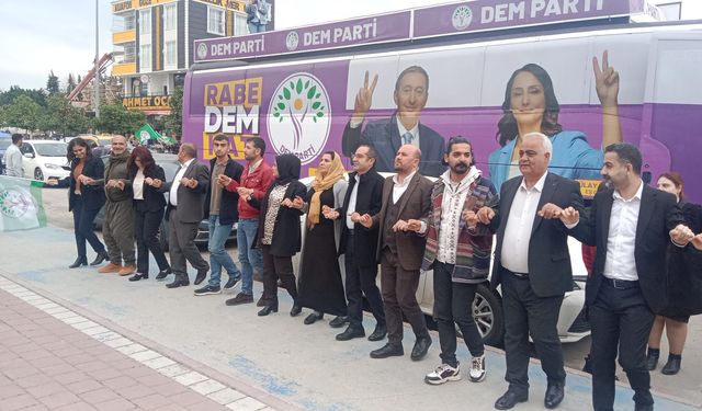 DEM Parti'nin Adana Aday Tanıtım Toplantısı Mitinge Dönüştü