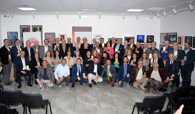 Adana Tabip Odasından Mesleğinde 50-40 ve 30 Yılını Dolduran Hekimlere Plaket