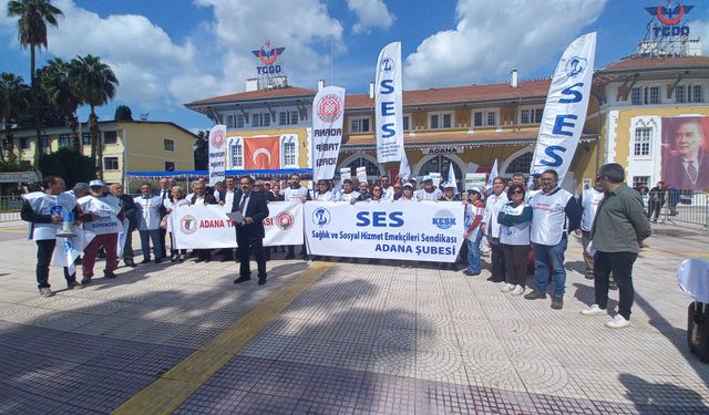 14 Mart Tıp Bayramında Adana'da Sağlık Emekçileri Sokaktaydı