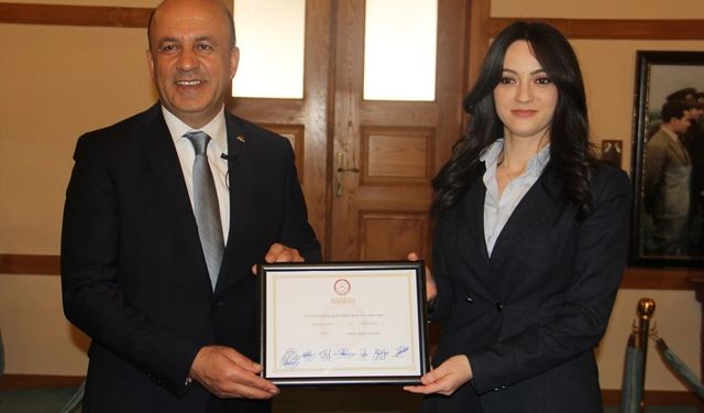 Sinop Belediye Başkanı seçilen Metin Gürbüz mazbatasını aldı