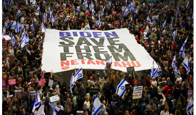 İsrailliler Tel Aviv'de Netanyahu hükümetini protesto etti