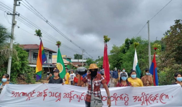 Darbe karşıtı güçler ilerledikçe Myanmar askeri kontrolü zayıflıyor