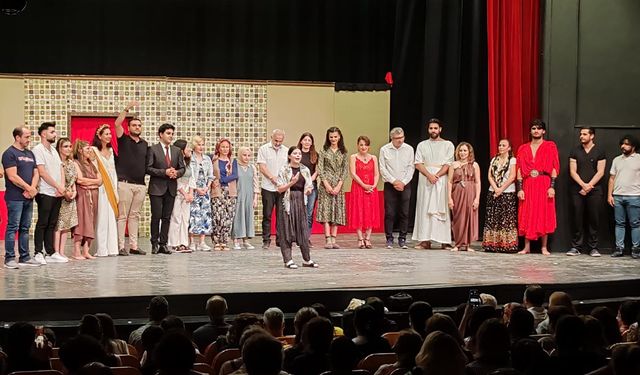 Münasebetler, 'Kadından İnsana' İsimli 2 Perdelik Oyun Tiyatro Değirmen Tarafından Adana'da Sergilendi