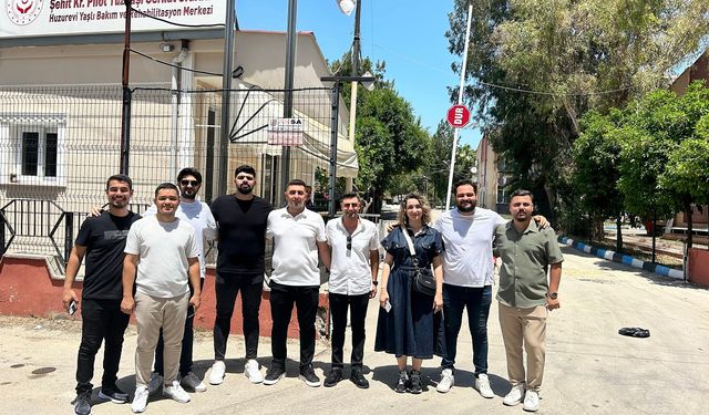 CHP Çukurova Gençlik Kolları, Huzurevini ziyaret etti