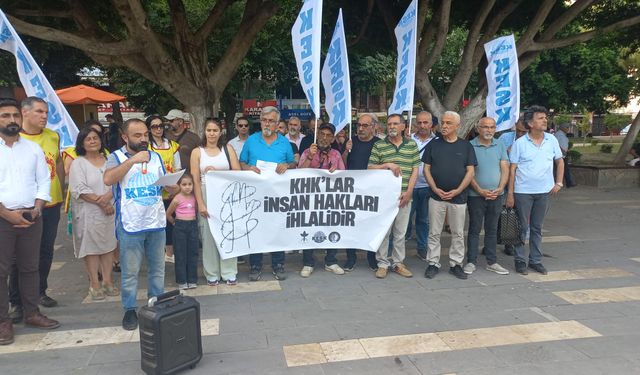 Adana'da KESK, İHD ve KHK'lı Platformları Birliği, 'KHK'lar İnsan Hakları İhlalidir' dediler