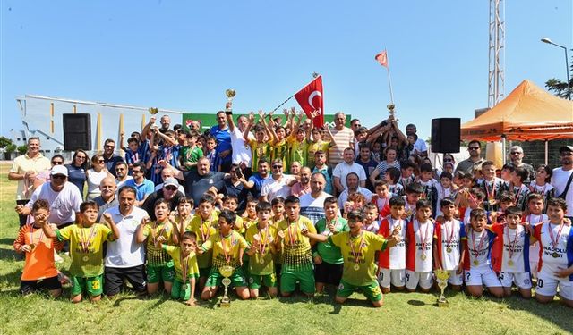 BÜYÜKŞEHİR’İN ‘U-11/U-12 FUTBOL ŞENLİK LİGİ’ ÖDÜL TÖRENİ İLE SON BULDU