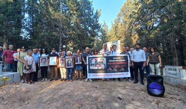 İnsan Hakları Derneği Adana Şubesi, Buruk Mezarlığında 'Beşler Onurumuzdur' Etkinliği Düzenledi