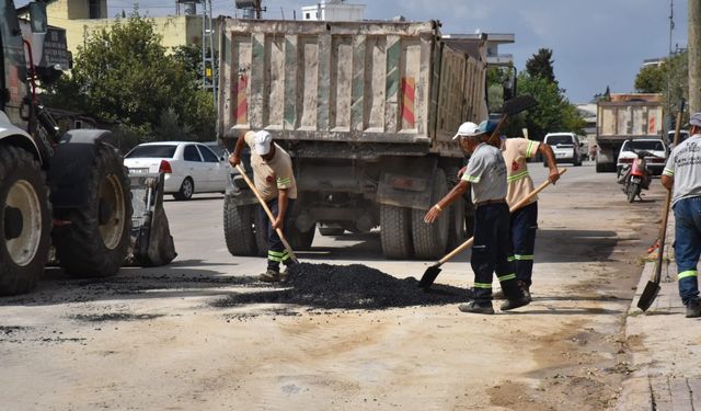 Ceyhan Belediyesi'nden Yol ve Kaldırım Onarım Seferberliği