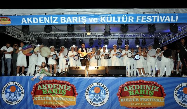 AKDENİZ BARIŞ VE KÜLTÜR FESTİVALİ TÜM RENKLERİ BULUŞTURDU