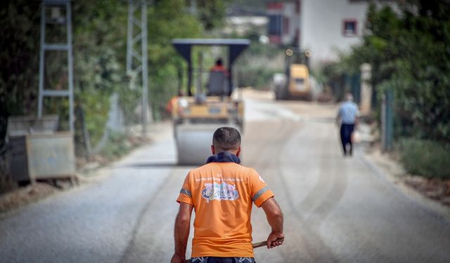 BÜYÜKŞEHİR’İN KIRSALDAKİ YOL ÇALIŞMALARI İLÇE HALKINI MEMNUN EDİYOR