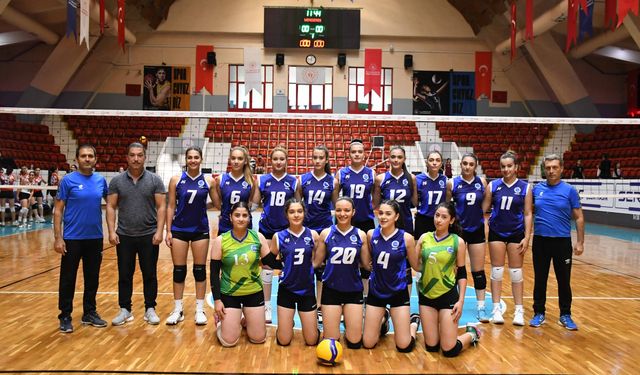 SEYHAN BELEDİYESPORLU KADIN VOLEYBOLCULAR KAYBETMİYOR