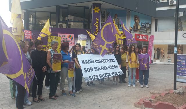 Adana Mor Dayanışma; Bizler bugün burada kadınlar için her yer suç mahalline dönüştürüldü demek için sokaktayız