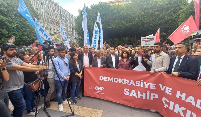 Adana'da Esenyurt Belediyesine Kayyum Atanması Protesto Edildi