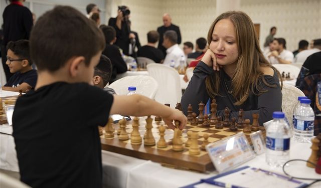 Mersin, 8. ULUSLARARASI SATRANÇ TURNUVASI’NDA SPORCULARA ÖDÜLLERİ VERİLDİ