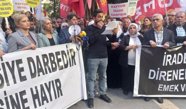 Adana Emek ve Demokrasi Güçleri Polis Kuşatması Altında; 'Kayyım Demokrasiye Darbedir. Kayyım Darbesine Hayır' dedi