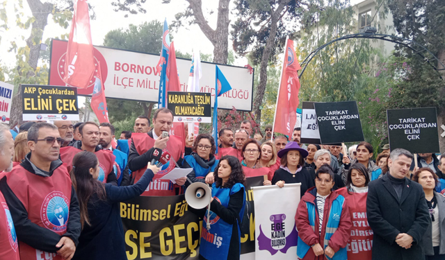 Eğitim-İş, İzmir Bornova’da Milli Eğitim Müdürlüğü Önünde Laik ve Bilimsel Eğitim İçin Açıklama Yaptı