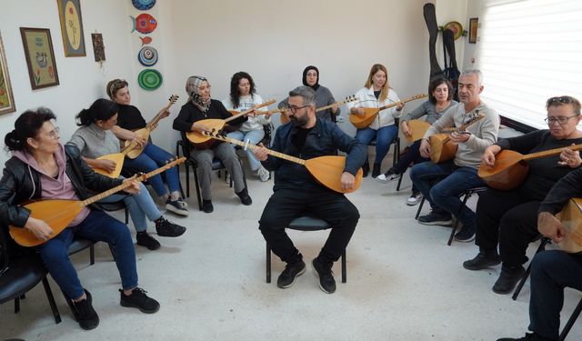 ÇUKUROVA’DA ÜCRETSİZ SAZ KURSUNA YOĞUN İLGİ