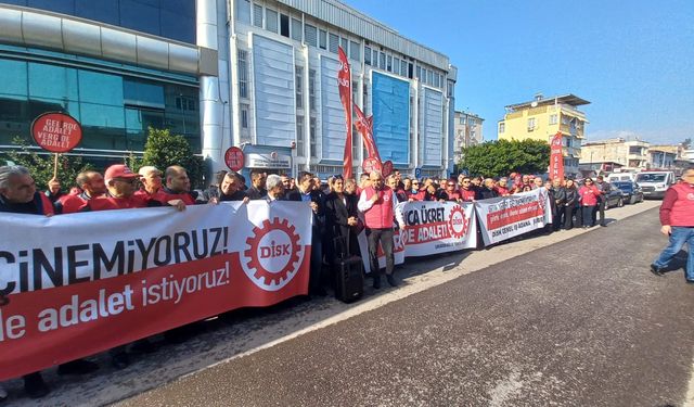 Adana'da DİSK "Gelirde, Vergide, Ülkede Adalet İşçilerle Gelecek!" Talebiyle Eylem Yaptı