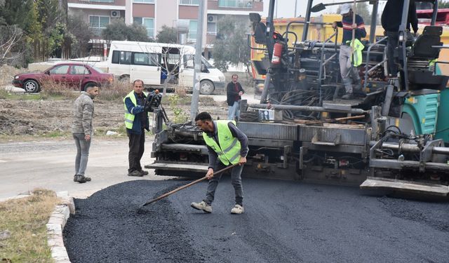 Ceyhan’da Yaz-Kış Asfalt Çalışmaları Sürüyor