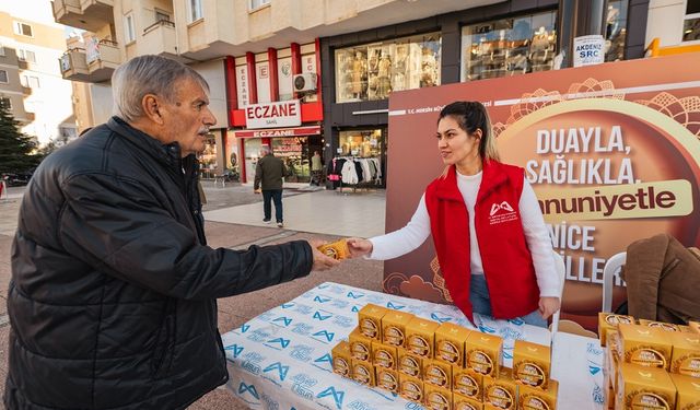 BÜYÜKŞEHİR, REGAİP KANDİLİ’NDE 15 BİN KANDİL SİMİDİNİ VATANDAŞLA BULUŞTURDU