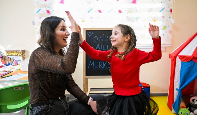 BÜYÜKŞEHİR’İN OTİZM AİLE DANIŞMA MERKEZİ’NDE ÖZEL EĞİTİM DERSLERİ SÜRÜYOR