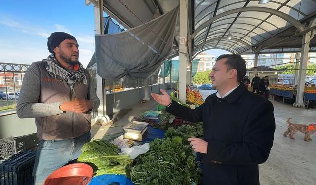 Manisalı Çiftçi, CHP’li Başevirgen’e Dert Yandı: “Çiftçiyi Mahvettiniz, Yerlerdeyiz”