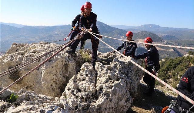 MERSİN BÜYÜKŞEHİR İTFAİYESİ DOĞADA EĞİTİM YAPTI